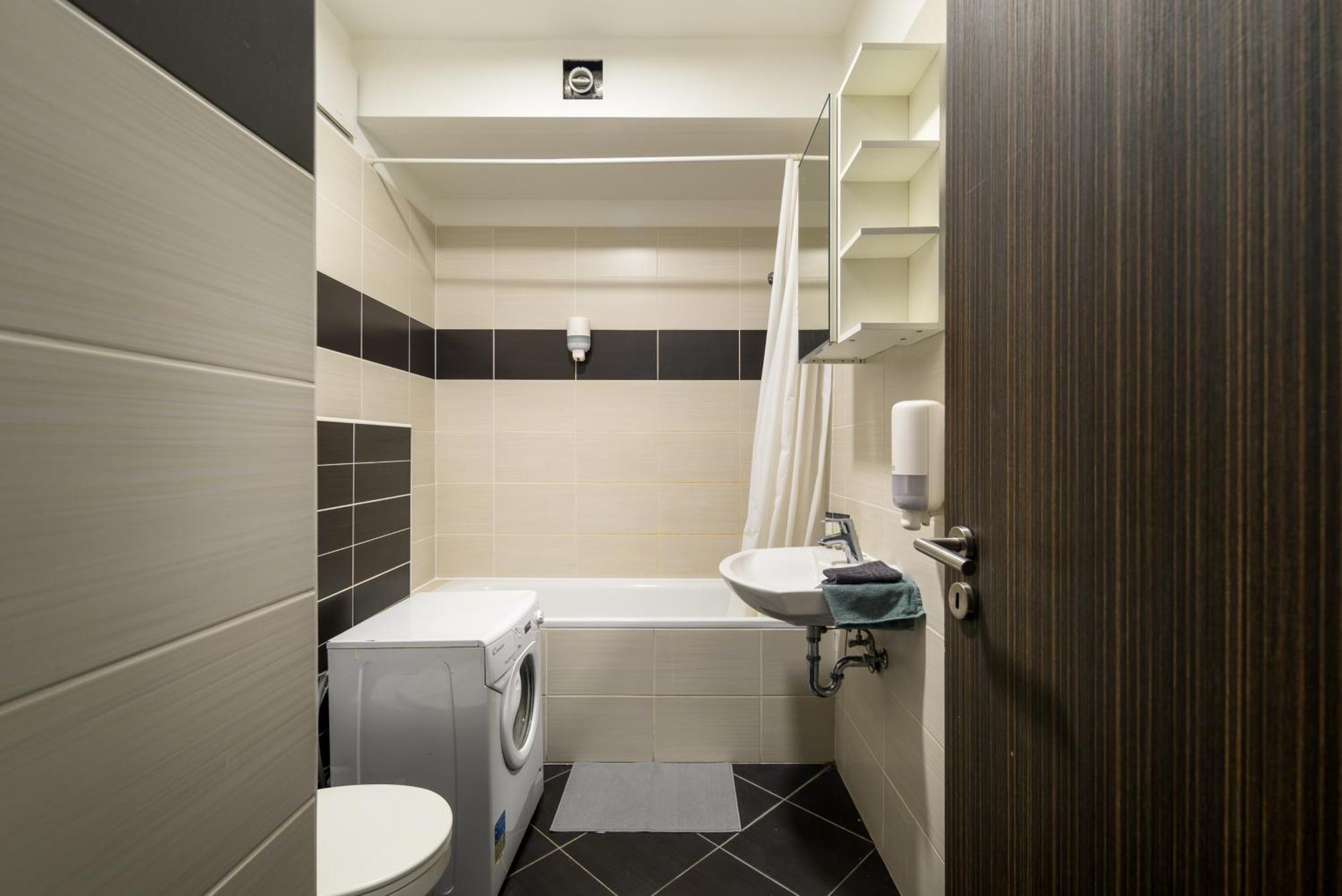 Sun Resort Residential Suite-Free Parking Garage Same Building Boedapest Buitenkant foto