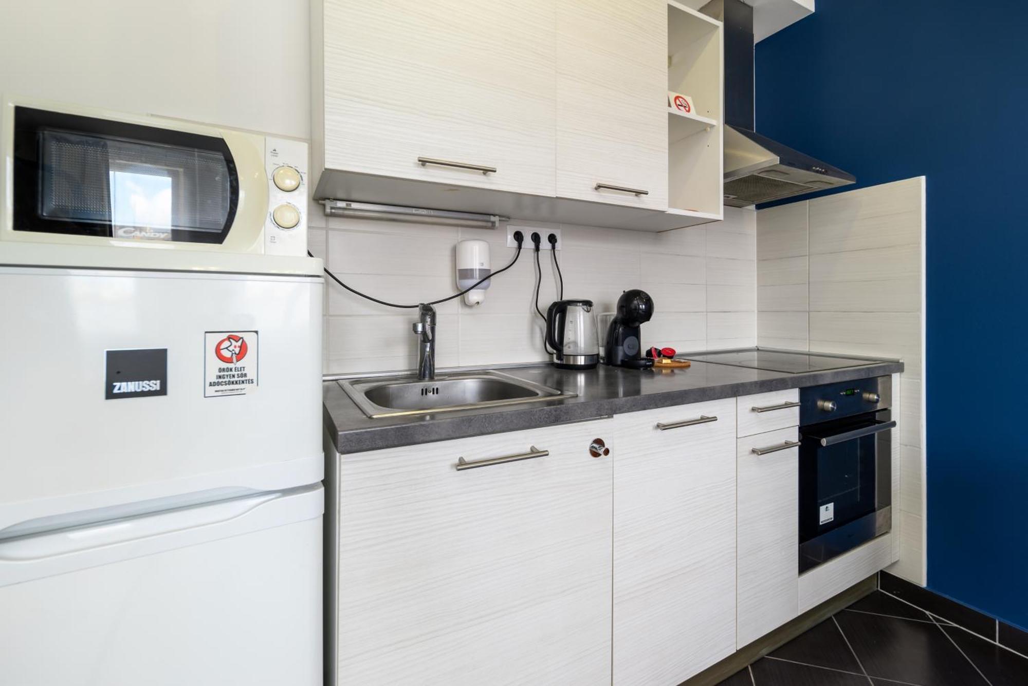 Sun Resort Residential Suite-Free Parking Garage Same Building Boedapest Buitenkant foto